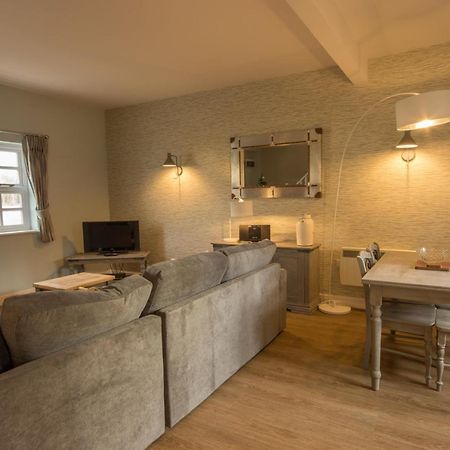 מטלוק Eyam Cottage - Darwin Lake Holiday Village מראה חיצוני תמונה