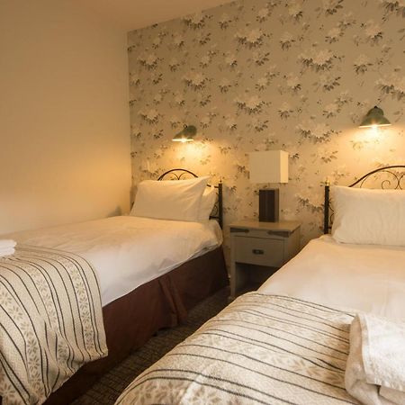 מטלוק Eyam Cottage - Darwin Lake Holiday Village מראה חיצוני תמונה