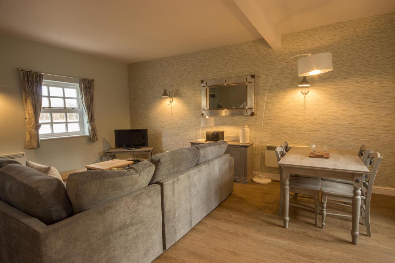מטלוק Eyam Cottage - Darwin Lake Holiday Village מראה חיצוני תמונה