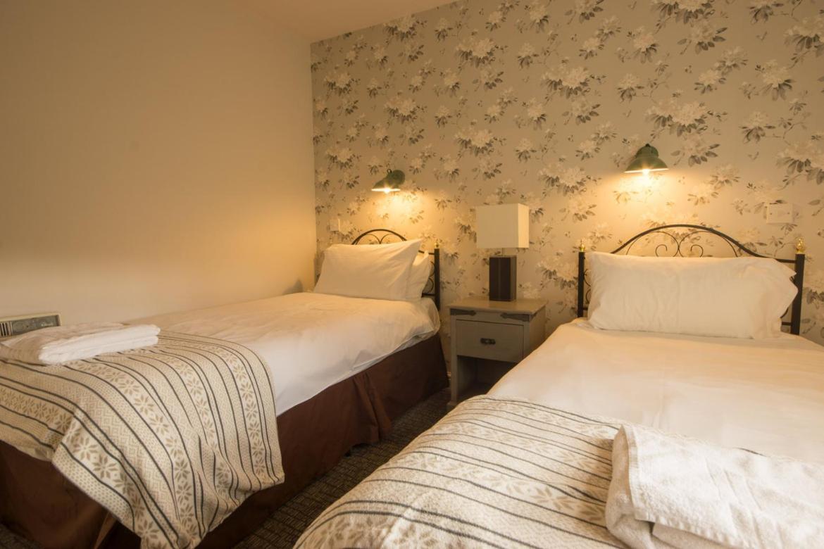 מטלוק Eyam Cottage - Darwin Lake Holiday Village מראה חיצוני תמונה