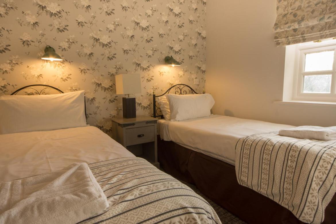 מטלוק Eyam Cottage - Darwin Lake Holiday Village מראה חיצוני תמונה