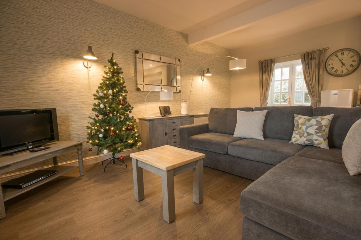 מטלוק Eyam Cottage - Darwin Lake Holiday Village מראה חיצוני תמונה