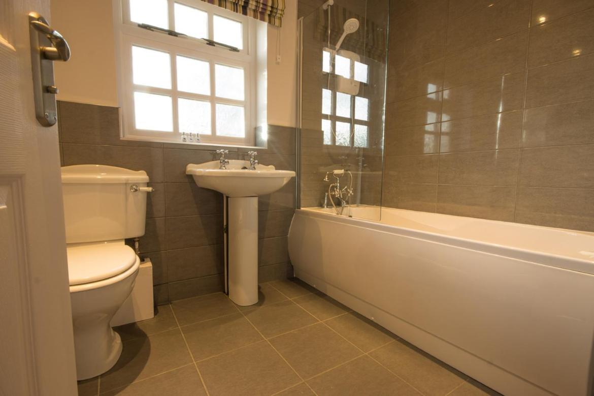מטלוק Eyam Cottage - Darwin Lake Holiday Village מראה חיצוני תמונה